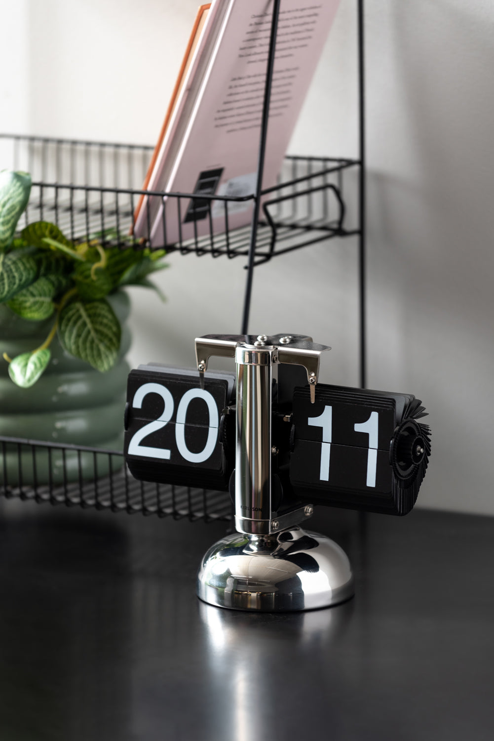 Tischuhr Small Flip silber