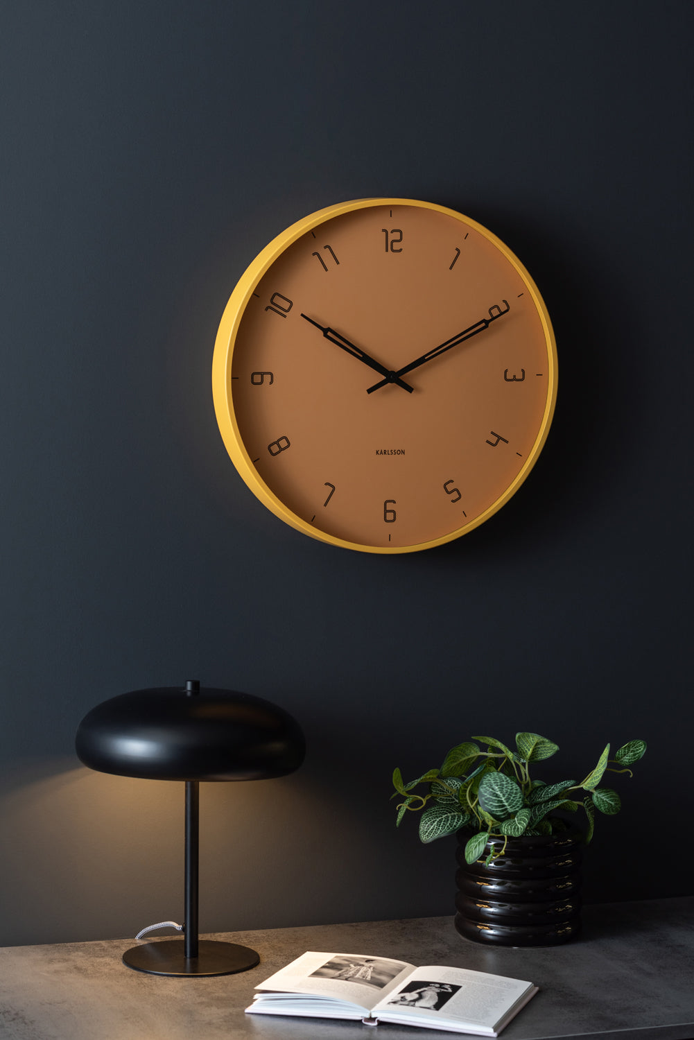 Wanduhr Stark